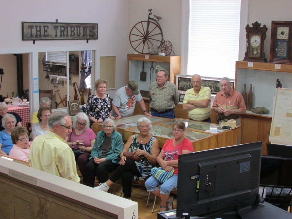 Picture of Dave Beck and Genealogical Society during presentation.